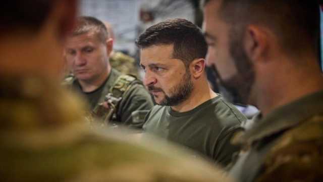 ضابط أمريكي يكشف عن وقوع الرئيس الأوكراني وحاشيته في الفخ