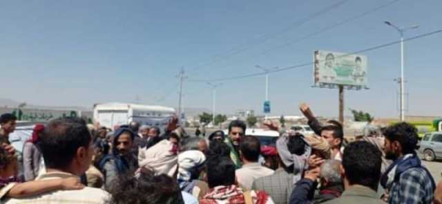 وقفة احتجاجية بصنعاء وإطلاق الرصاص الحي على المتظاهرين