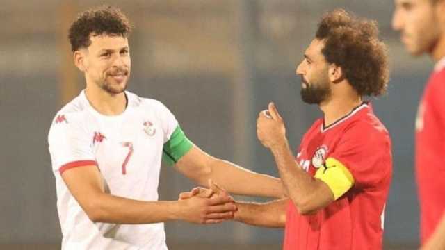 حركات محمد صلاح مع قائد منتخب تونس تخطف الأنظار