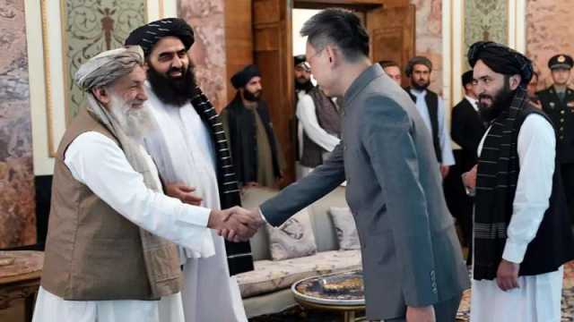 أول دولة عظمى تعترف بطالبان حاكمًا شرعيًا لأفغانستان وترسل سفيرًا لها إلى كابل.. وهكذا تم استقباله