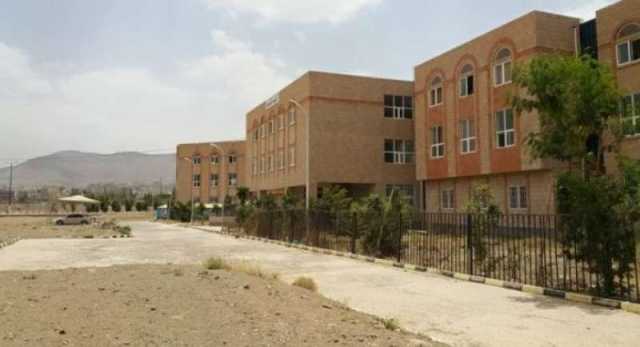 الحوثيون يطردون بروفسور في جامعة صنعاء من شقته بالسكن الجامعي وينهبون ممتلكاته