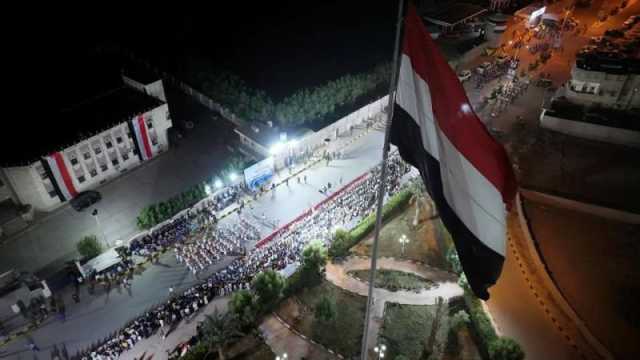 أول محافظة يمنية تنتفض رفضا لاهانة العلم الوطني (فيديو)