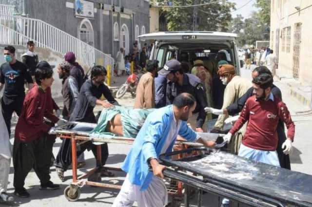 مقتل وإصابة العشرات في تفجير قرب مسجد خلال أداء صلاة الجمعة جنوب باكستان