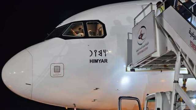 وصول الطائرة ‘‘حمير’’ إلى مطار عدن