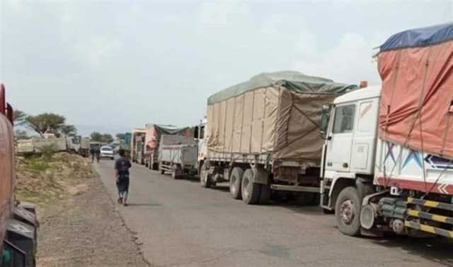 مليشيا الحوثي تفرض طريقًا إجباريًا لشاحنات النقل الثقيل المتجهة إلى الحديدة