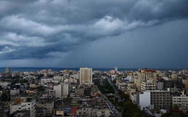 بالفيديو.. أمطار الخير تفك الحصار عن أهالي غزة.. ومغردون: رسالة إلهية