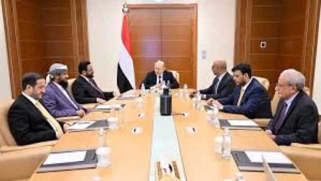 الرئاسي اليمني يبحث تشكيل حكومة جديدة وصرف المرتبات واختيار فريق مفاوضات الحل الشامل