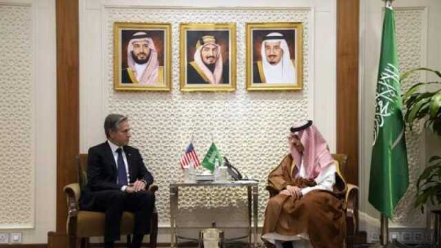 وزير الخارجية السعودي يوجه رسالة نارية حادة لإسرائيل بحضور بلينكن
