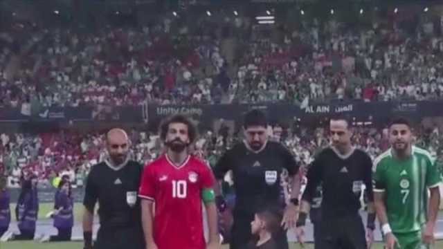 المنتخب المصري يتعرض لضربة موجعة في مباراته مع الجزائر