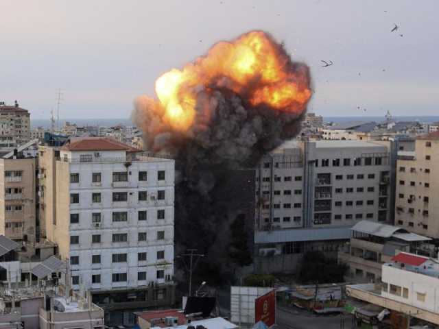 في اليوم الـ29.. تجدد القصف الإسرائيلي على غزة.. استهداف منزل هنية ومراكب صيد