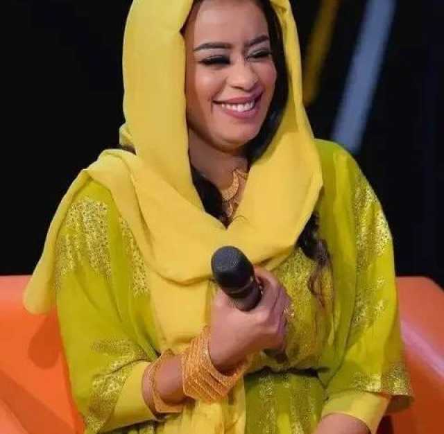 شاهد بالفيديو.. الفنانة إيمان الشريف تضحك بشكل هستيري وتصرخ “واي” خلال حفل لها وجمهور مواقع التواصل يعلق: (كلنا واي والله)