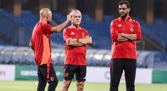 السوبر الإفريقي.. محاضرة فنية للاعبي للأهلي قبل مواجهة الزمالك