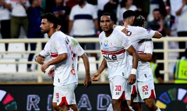 لاعبو الزمالك يحتفلون مع الجماهير بعد التأهل لنهائي كأس السوبر «فيديو»