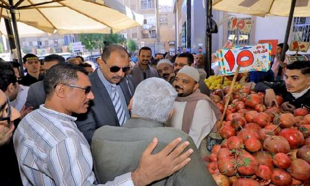 محافظ سوهاج يتفقد سوق ناصر الحضري ويُتابع انتظام سير العمل بالمخابز