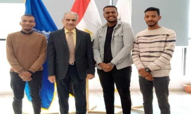 بعد فوزهم بالانتخابات.. القائم بأعمال رئيس جامعة أسوان يستقبل وفد إتحاد الطلاب