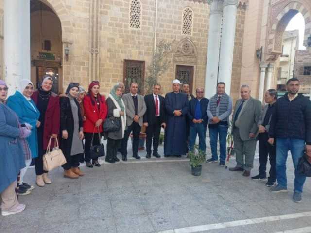 وفد ثقافي وأدبي يزور الكنيسة الإنجيلية الأولى والمسجد الأحمدي بطنطا ويهديهما شجرة الزيتون