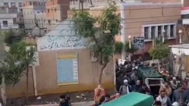 تشييع جثمان شاب وابنته لقيا مصرعهما بحادث انقلاب سيارة في ترعة بالمنوفية