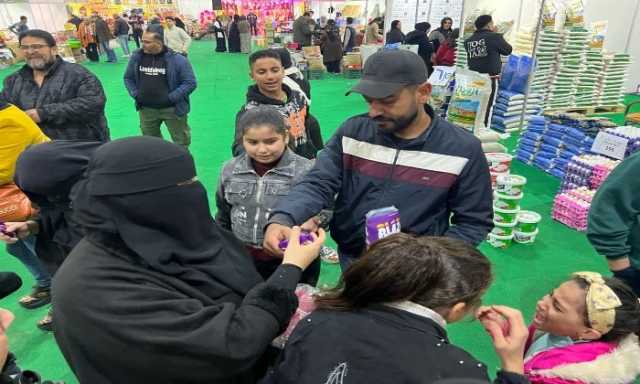 على أنغام المزمار البلدي.. هدايا ومهرجان تذوق ومشروبات مجانية لزوار معرض أهلا رمضان في بورسعيد