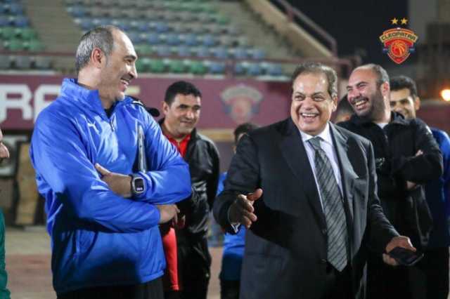 أبو العينين يحفز لاعبي سيراميكا قبل مواجهة الزمالك في كأس مصر