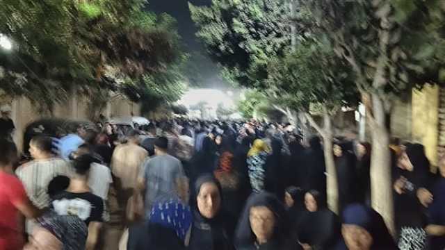 ضحايا حادث مطروح.. جنازة مهيبة لتشييع جثامين 4 من أسرة واحدة بكفر شكر