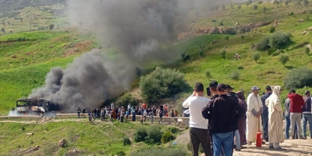 حريق مهول يلتهم حافلة لنقل المسافرين بين طنجة والحسيمة