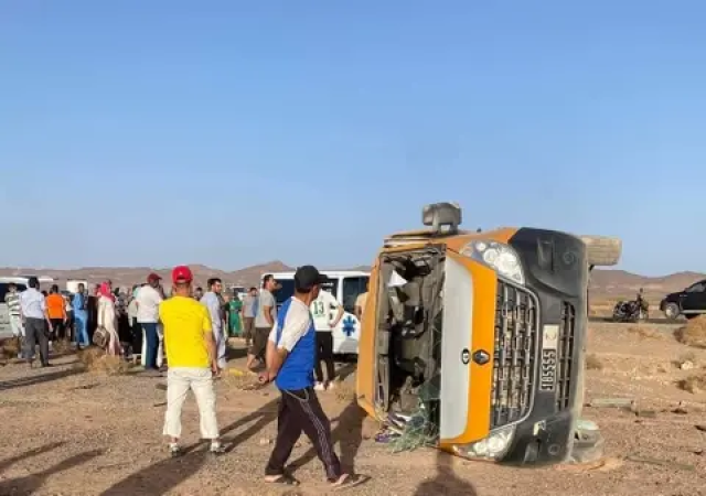 إصابة 11 تلميذا بجروح متفاوتة الخطورة في حادثة سير للنقل المدرسي بإقليم الراشيدية