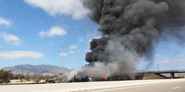 حريق يخلف خسائر جسيمة بشاحنة كبيرة بالطريق السيار بين اكادير ومراكش