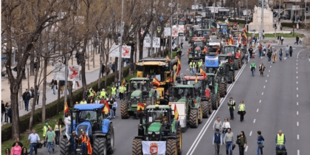 مئات المزارعين الإسبان يحتجون وسط مدريد ضد استيراد المنتجات الفلاحية المغربية