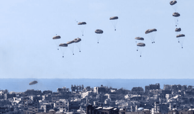 بتعليمات ملكية.. المغرب ينضم إلى عمليات الإنزال الجوي للمساعدات الإنسانية في غزة