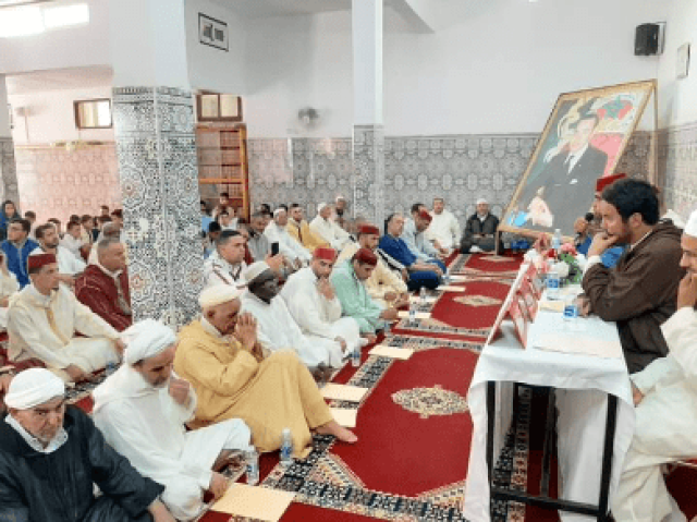 في أجواء روحانية الطلبة القدامى لكتاب مسجد الحي المحمدي ينظمون الملتقى السنوي الثاني
