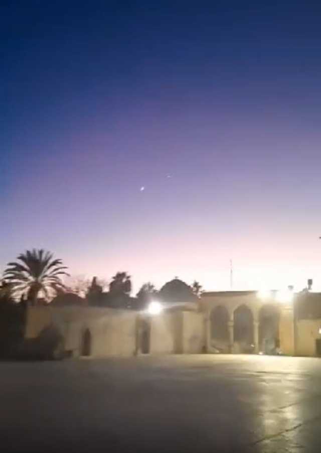 عاجل : بالفيديو: لحظة إطلاق صواريخ المقاومة و المقدسيين يشاهدونها من داخل ساحات المسجد الأقصى