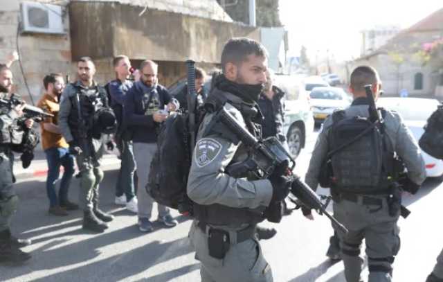عاجل : قوات الاحتلال تطلق النار على شاب فلسطيني بذريعة تنفيذ عملية طعن في القدس