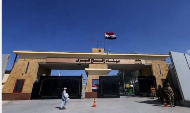 مصر تنفي تحصيل رسوم إضافية على المسافرين في معبر رفح