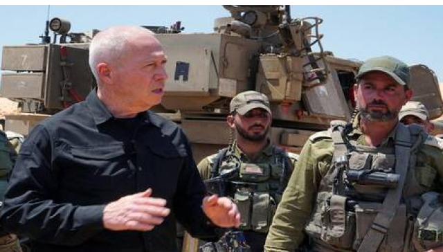 وزير الدفاع الإسرائيلي يهاجم نتنياهو ويحذر من أمر دموي في غزة