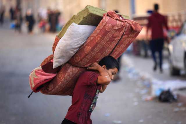 إعلام عبري: إعادة الفلسطينيين إلى منازلهم بشمال غزة ورقة مهمة في إطار التوصل لصفقة