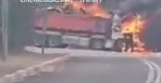 عاجل : بالفيديو .. استهداف شاحنة لجيش الاحتلال بصاروخ مضاد للدروع من لبنان