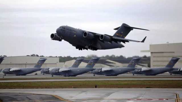 وسائل إعلام عبرية: طائرة نقل أميركية تحمل معدات وعتادا عسكريا هبطت في مطار رامون قرب إيلات