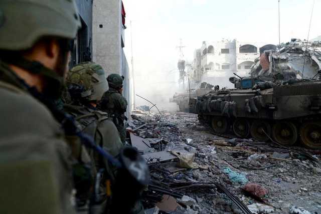 رجال القسام يجهزون على خمس جنود من المسافة صفر بعد إصابتهم بقنبلة يدوية
