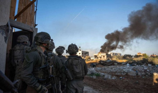 عاجل : تحقيق لهارتس: الجنود الإسرائيليون يحتلون المنازل في غزة ثم يحرقونها