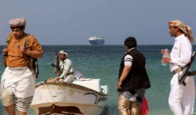 مصدر يمني: الحوثيون استهدفوا سفينة متجهة إلى إسرائيل