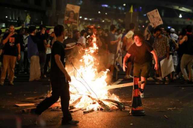 نتنياهو يتمسك برفض انسحاب الجيش من محور “فيلادلفيا” ويعتبره شريان حياة لـ “حماس” .. واعتقالات بتل أبيب