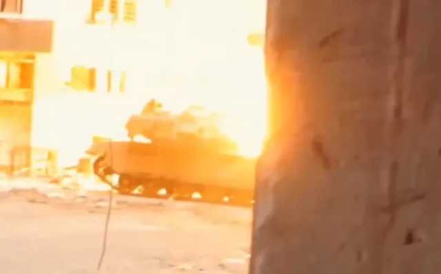 عاجل : القسام تستهدف دبابات إسرائيلية في محيط الشفاء - فيديو