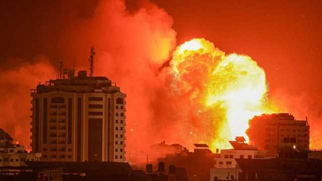 عاجل : عشرات الشهداء في غارات إسرائيلية استهدفت منازل في غزة