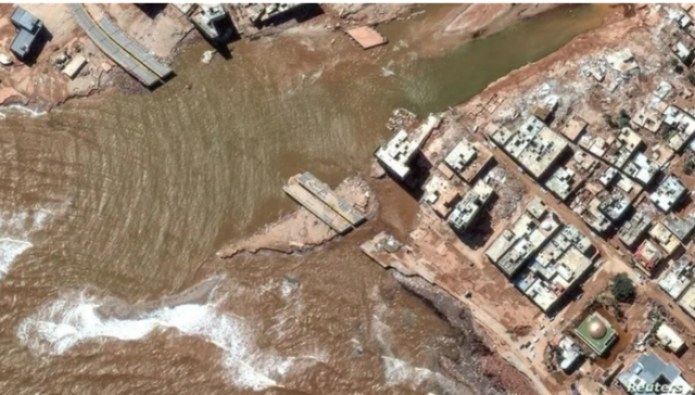 انتشال عشرات الجثث من مناطق الفيضانات بليبيا