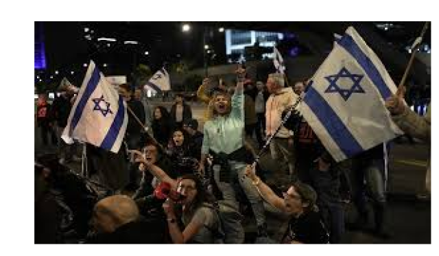 الشرطة تعتقل متظاهرين شاركا بمظاهرة في تل أبيب