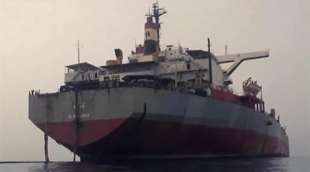مدمرة أمريكية تسقط صاروخا مضادا للسفن في مضيق عدن