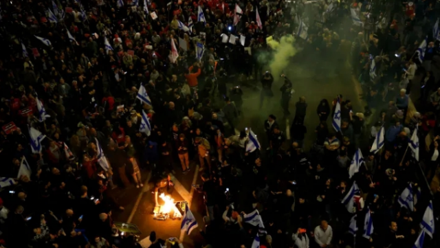 عاجل : إعلام إسرائيلي: إذا لم يتنح نتنياهو من منصبه سندخل في جهنم