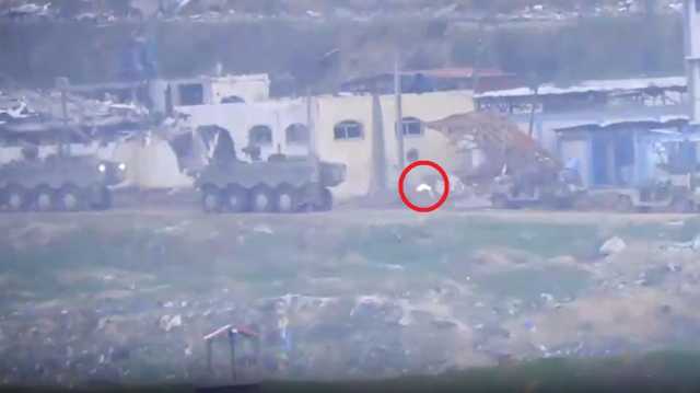 عاجل : بالفيديو: القسام تستهدف همر بصاروخ موجه في شمال غزة