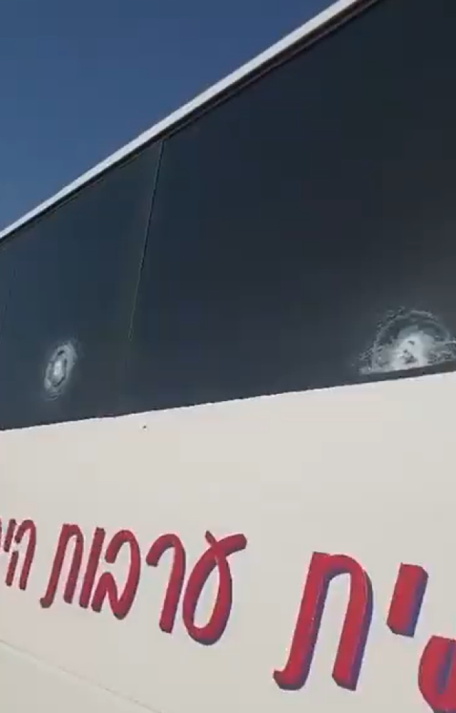 عاجل : اعلام عبري: إصابة 3 أشخاص بإطلاق نار على حافلة شمال مدينة أريحا