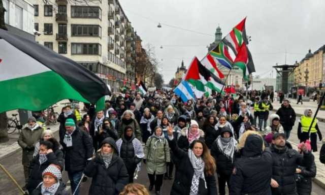 “لن نتخلى عن فلسطين” .. متظاهرون بستوكهولم ينددون بخطة ترامب ضد غزة